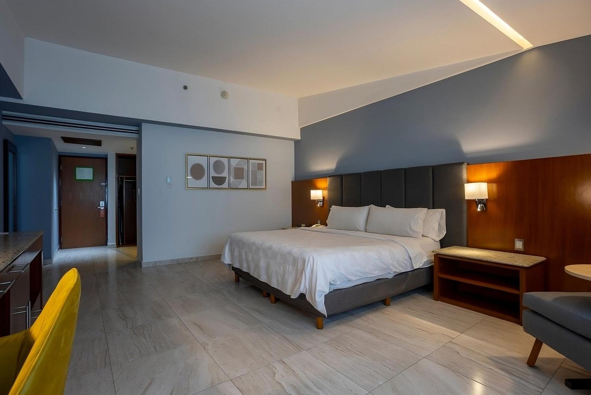 Holiday Inn Puebla Finsa By Ihg Exterior photo