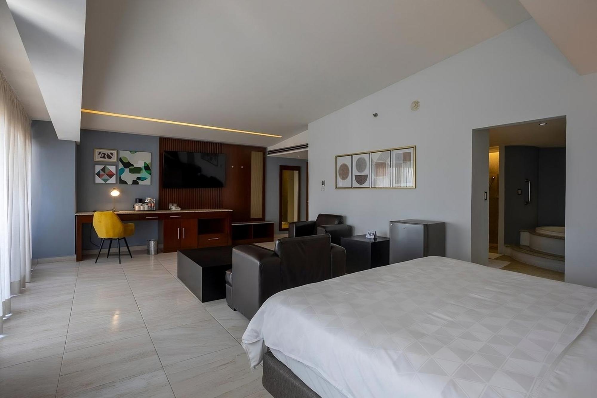 Holiday Inn Puebla Finsa By Ihg Exterior photo