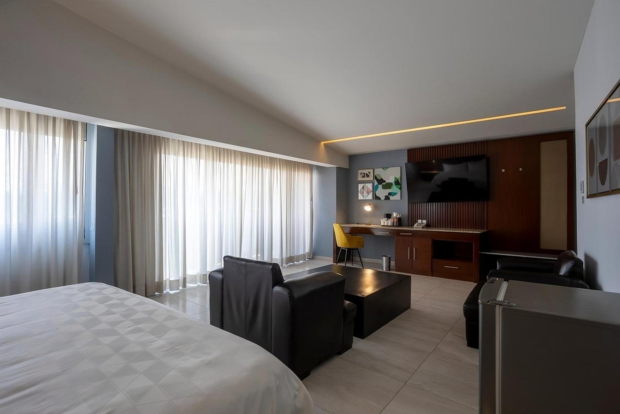 Holiday Inn Puebla Finsa By Ihg Exterior photo